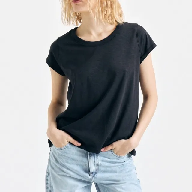Gigi St Marie Remera: Estilo y Comodidad Diaria en Negro